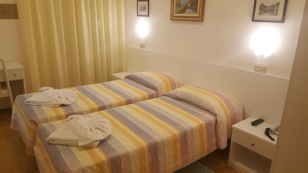 Hotel Conti Rimini Extérieur photo