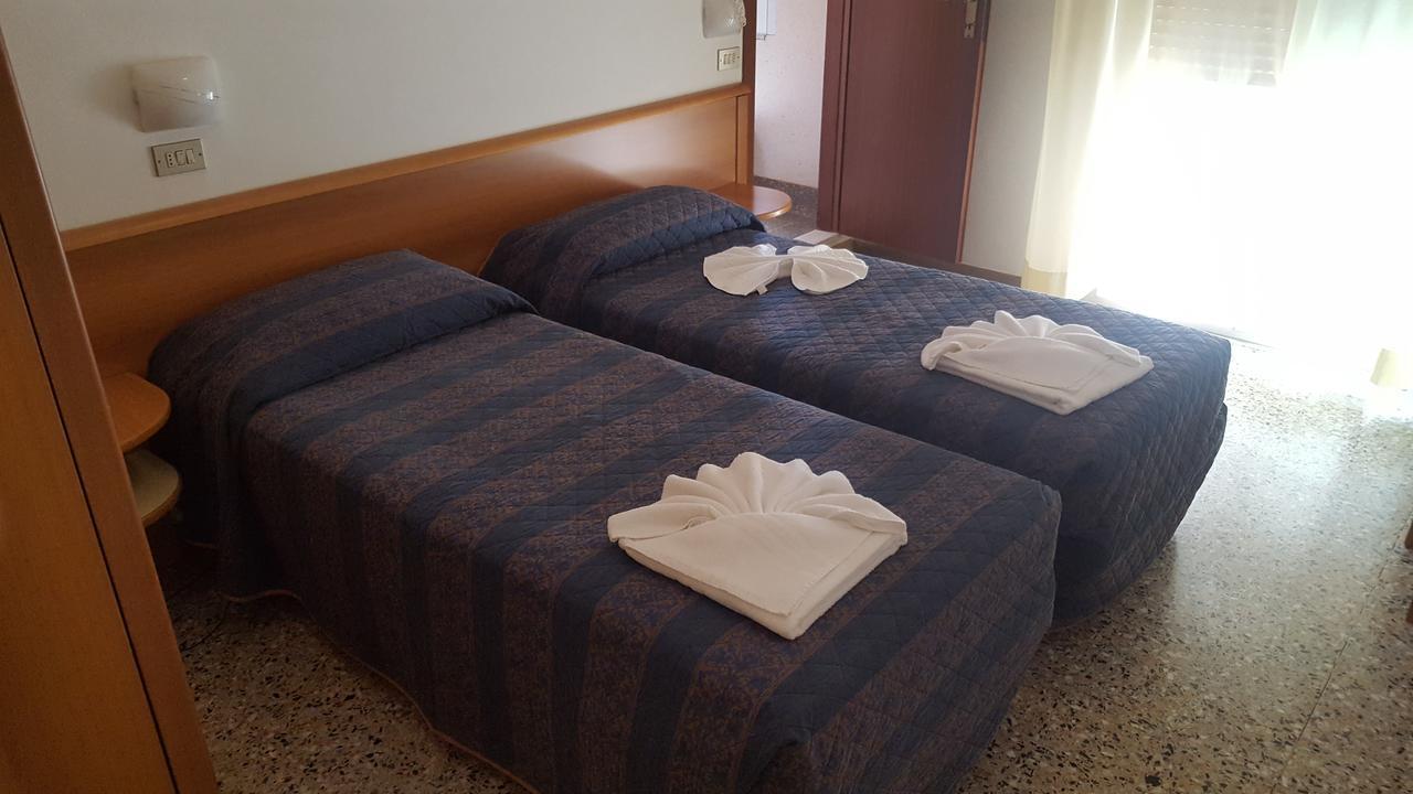 Hotel Conti Rimini Chambre photo